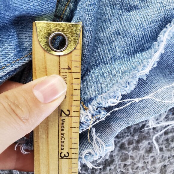 Old Navy Shorts Womens Size 12 Light Blue Mid-Rise Boyfriend Distressed Jorts - Picture 7 of 12